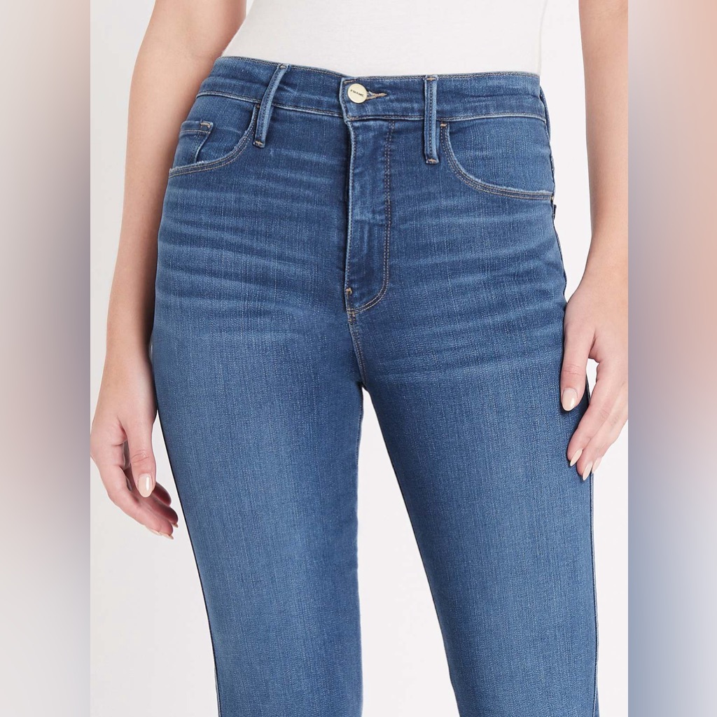 Frame Le Stevie Crop Raw Hem High Rise Denim Blue Jeans.